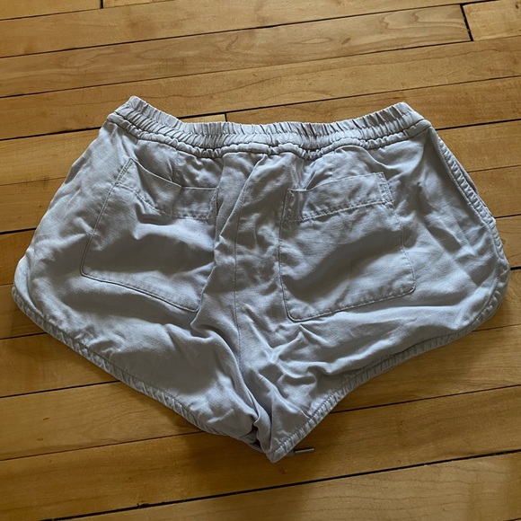 Aritzia - Community Shorts - Picture 2 of 3